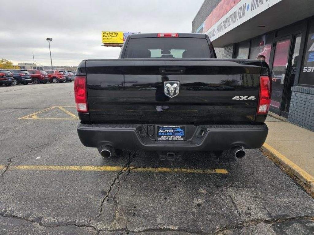 RAM 1500 4WD Crew Cab 140.5" Express 2015