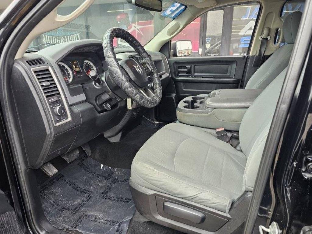 RAM 1500 4WD Crew Cab 140.5" Express 2015