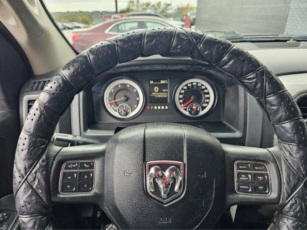 RAM 1500 4WD Crew Cab 140.5" Express 2015