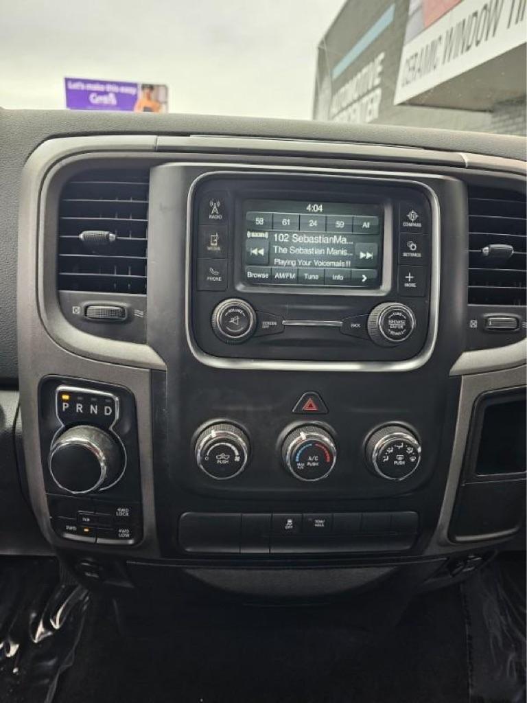 RAM 1500 4WD Crew Cab 140.5" Express 2015