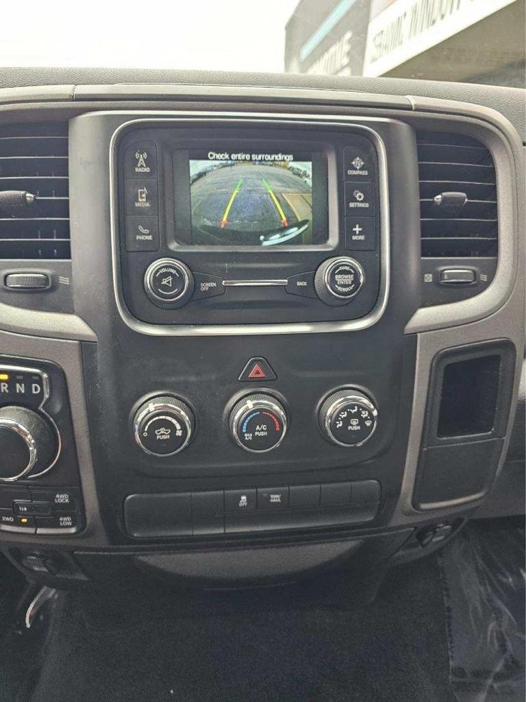 RAM 1500 4WD Crew Cab 140.5" Express 2015