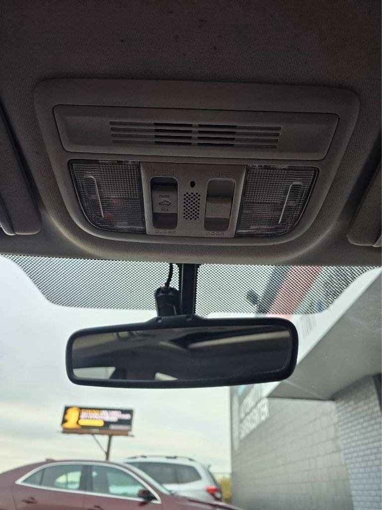 RAM 1500 4WD Crew Cab 140.5" Express 2015