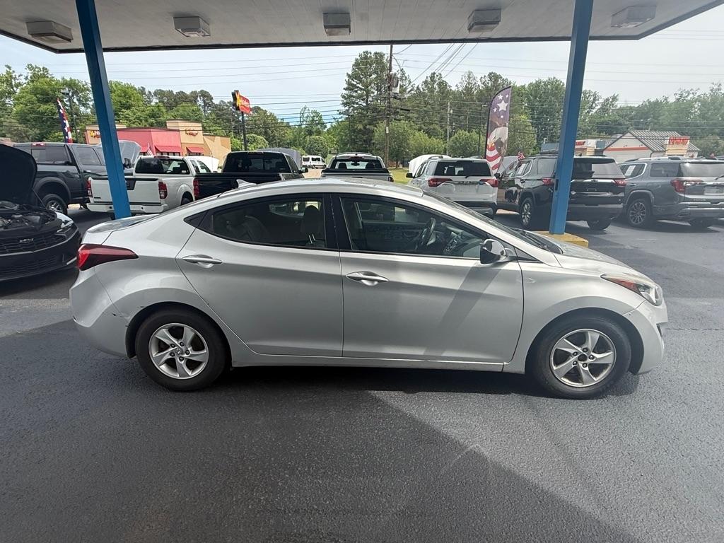 Hyundai Elantra SE 6AT 2015