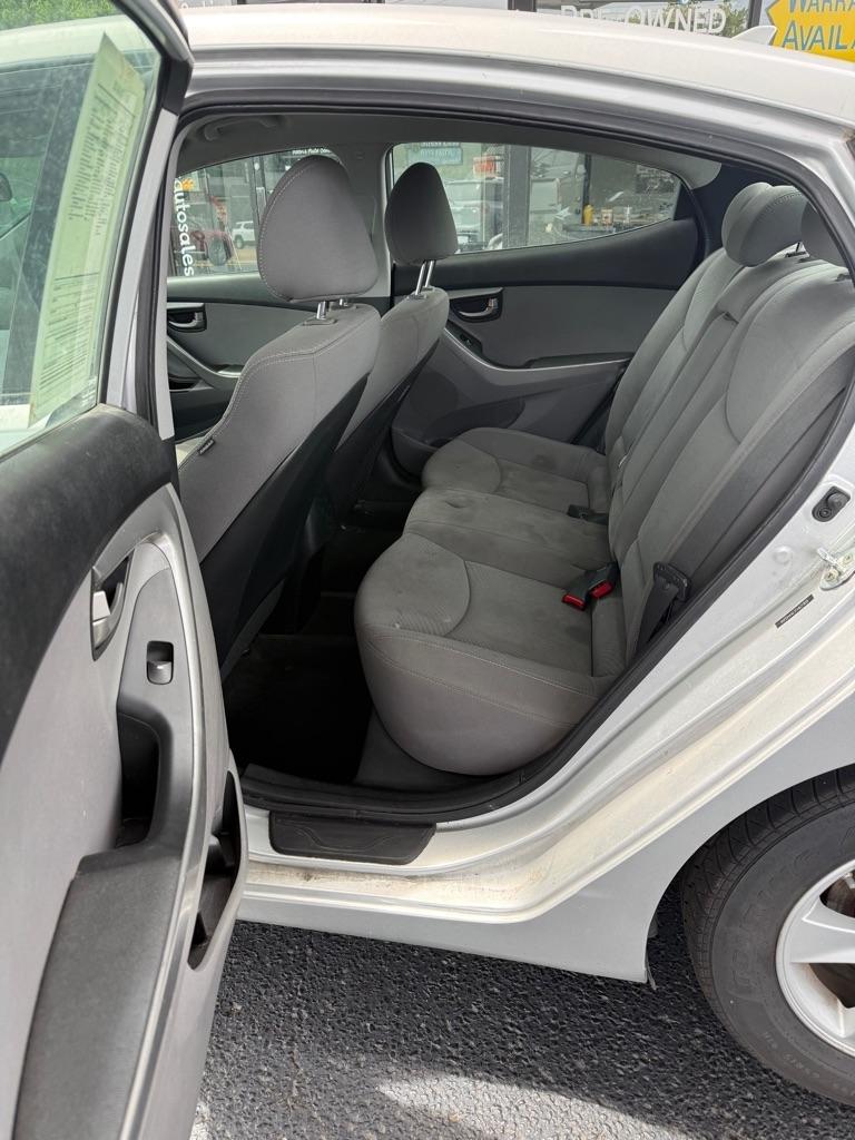 Hyundai Elantra SE 6AT 2015