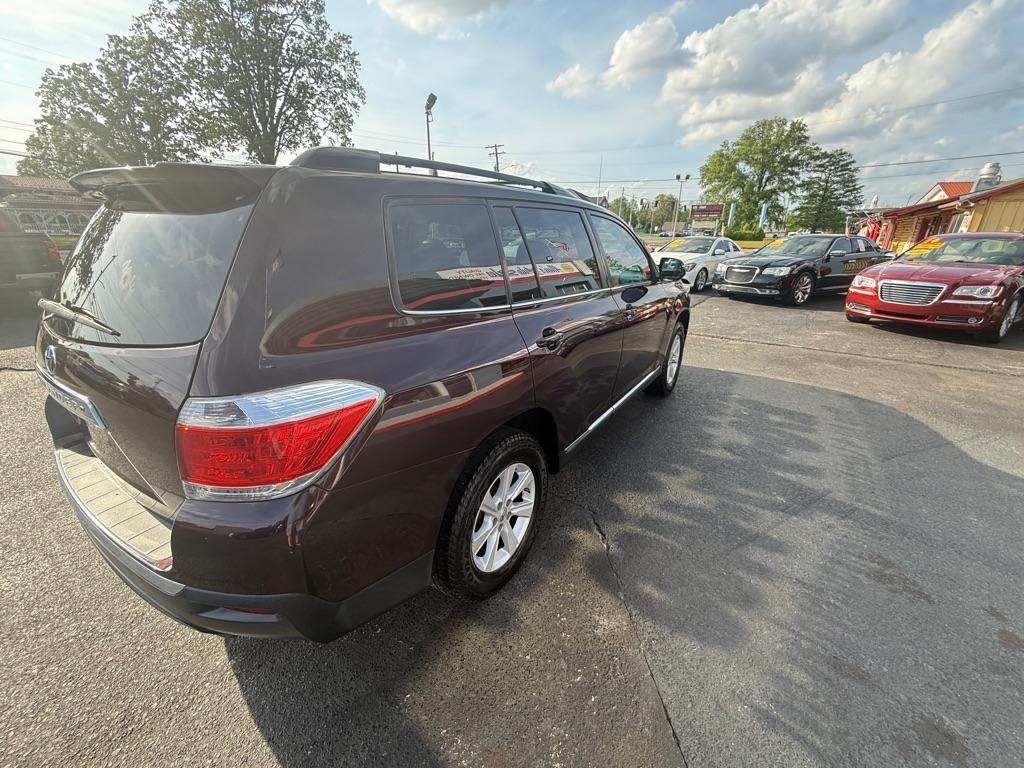 Toyota Highlander Base 2WD V6 2013