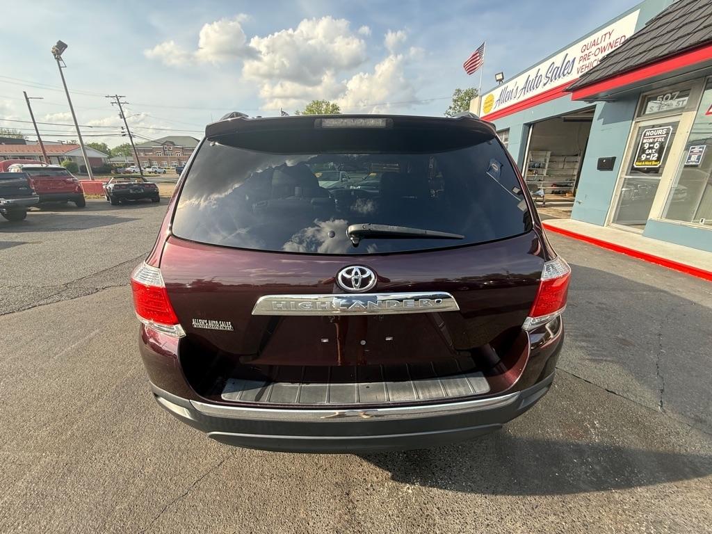 Toyota Highlander Base 2WD V6 2013
