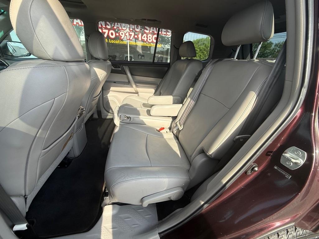 Toyota Highlander Base 2WD V6 2013