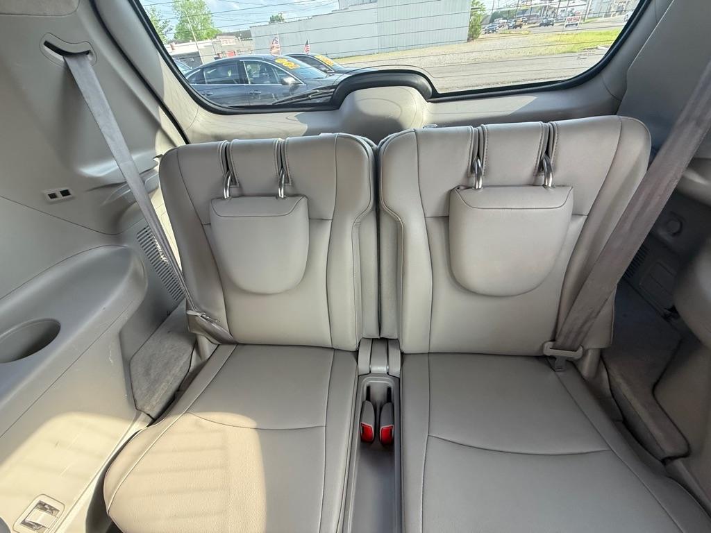 Toyota Highlander Base 2WD V6 2013