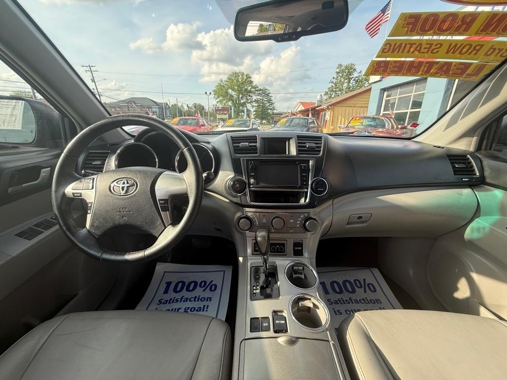 Toyota Highlander Base 2WD V6 2013