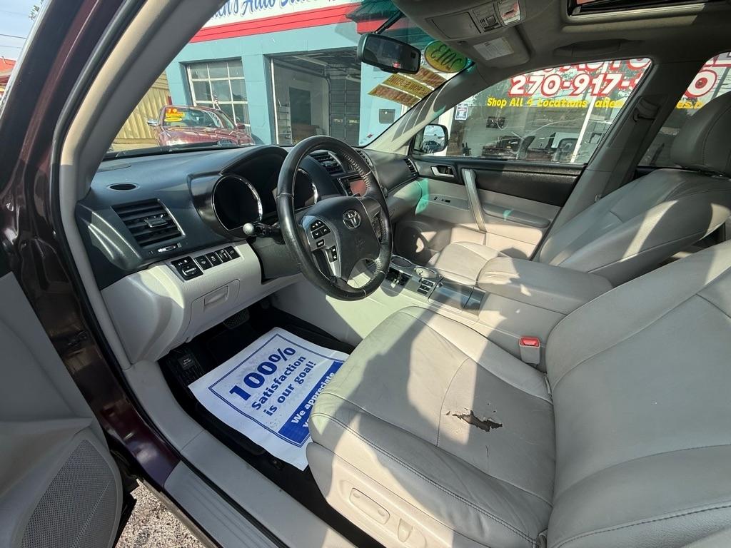 Toyota Highlander Base 2WD V6 2013