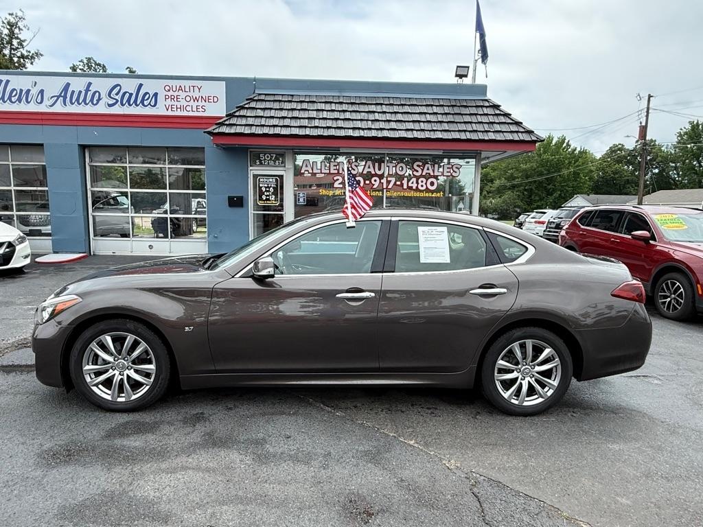 2017 Infiniti Q70 3.7