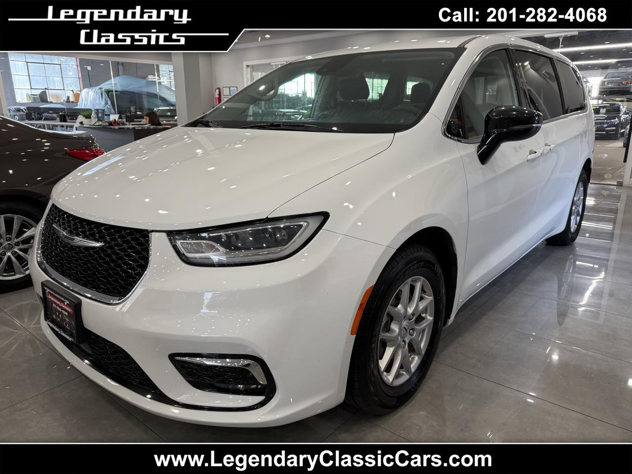 2024 Chrysler Pacifica Touring L Van 4D