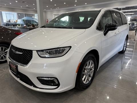 2024 Chrysler Pacifica Touring L Van 4D
