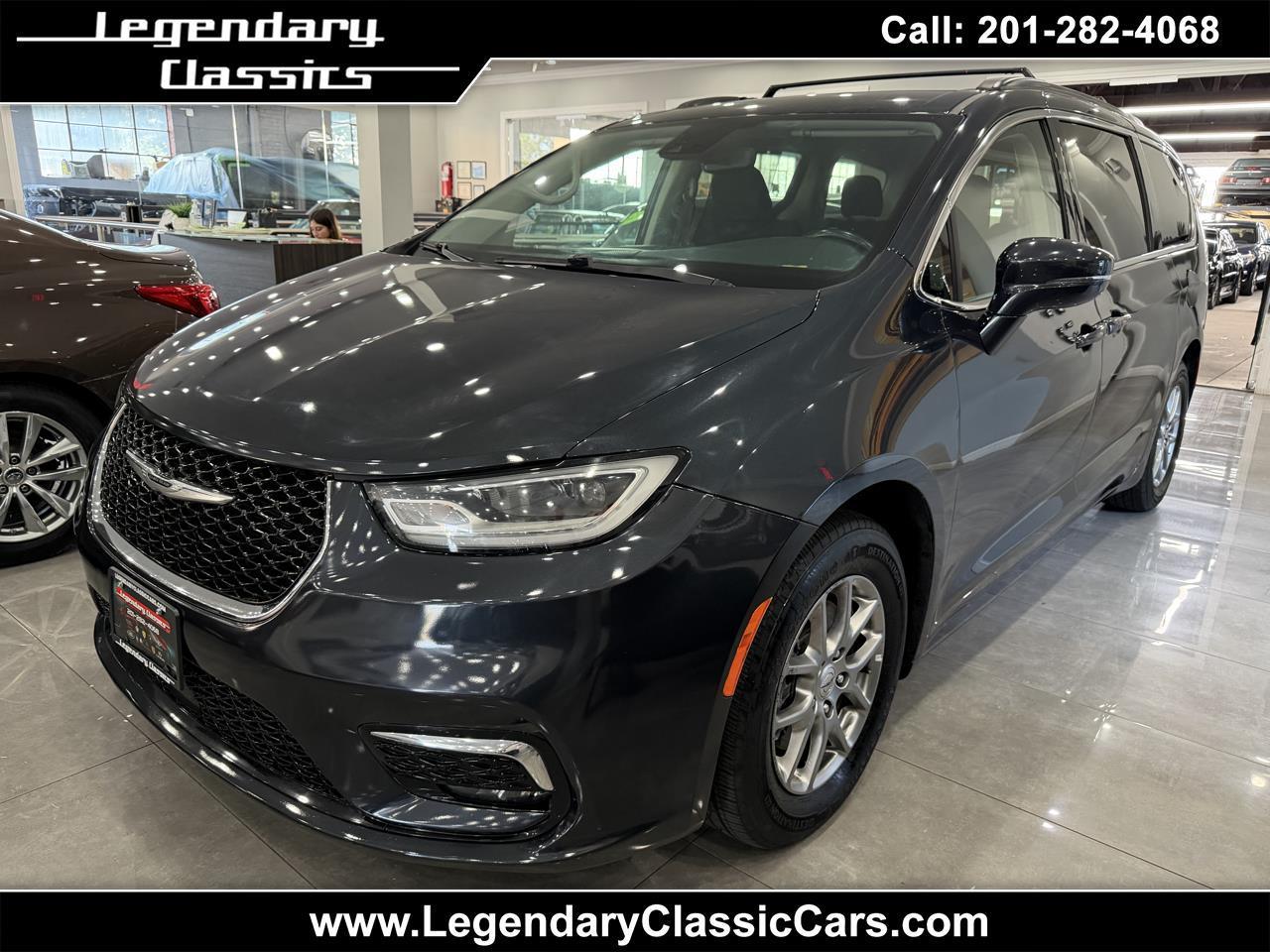 2021 Chrysler Pacifica Touring Minivan 4D