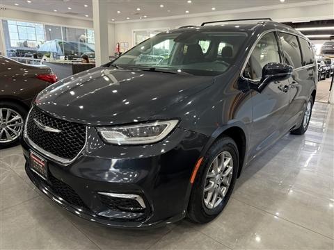 2021 Chrysler Pacifica Touring Minivan 4D