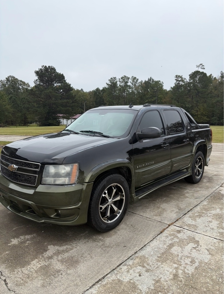 2008 Chevrolet Avalanche LS's photo