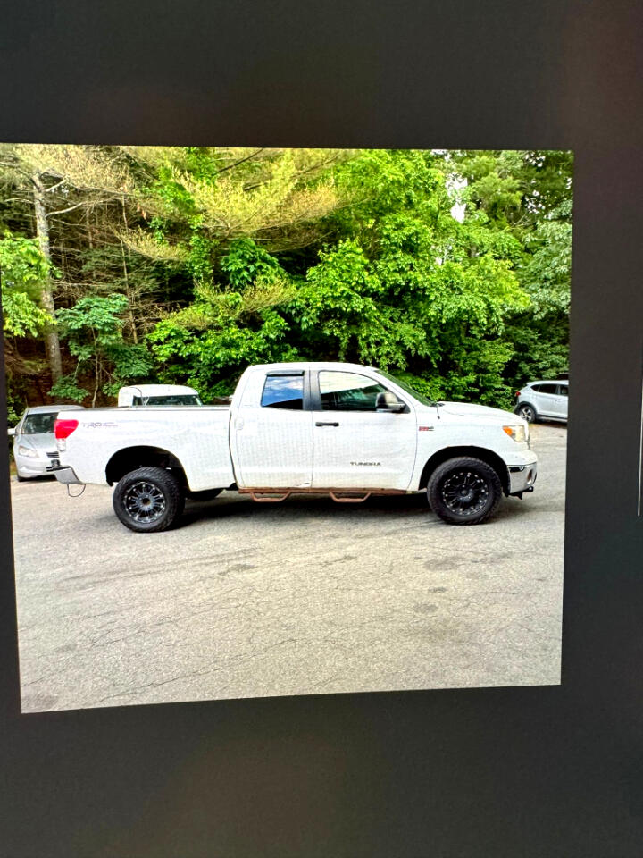 2013 Toyota Tundra Double Cab photo 4