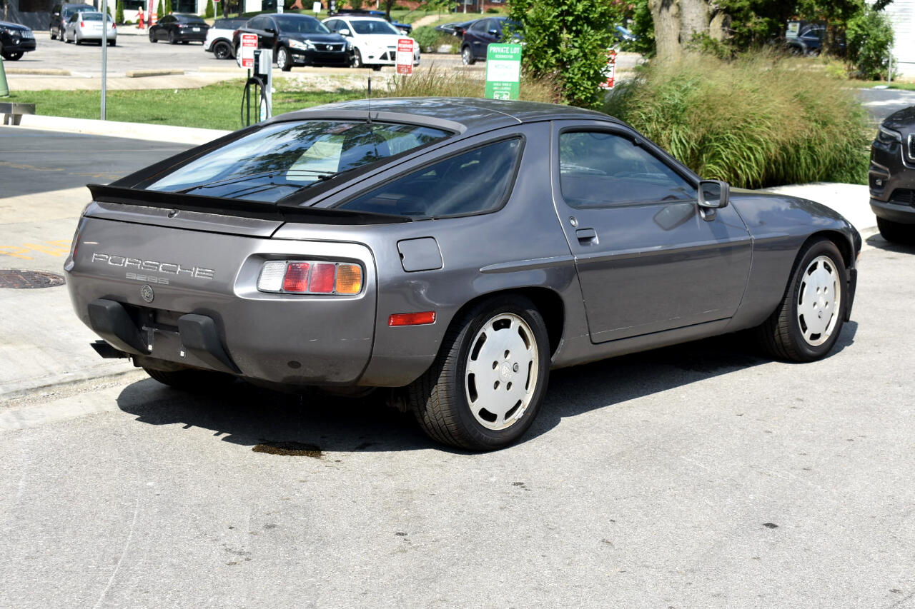 1986 Porsche 928 photo 3