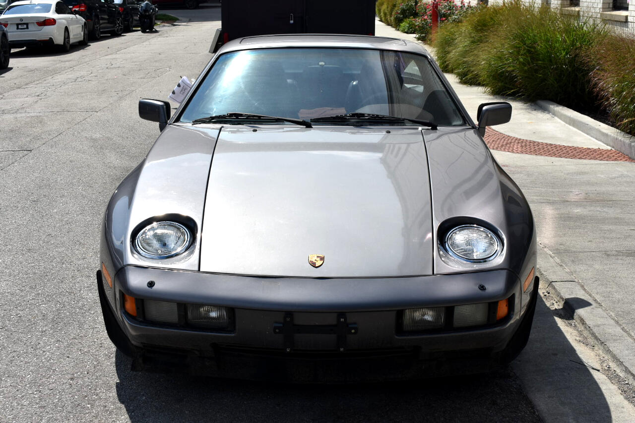 1986 Porsche 928 photo 4