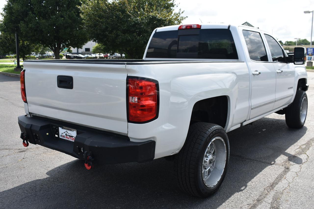 2019 Chevrolet Silverado 2500HD LTZ - Photo 4