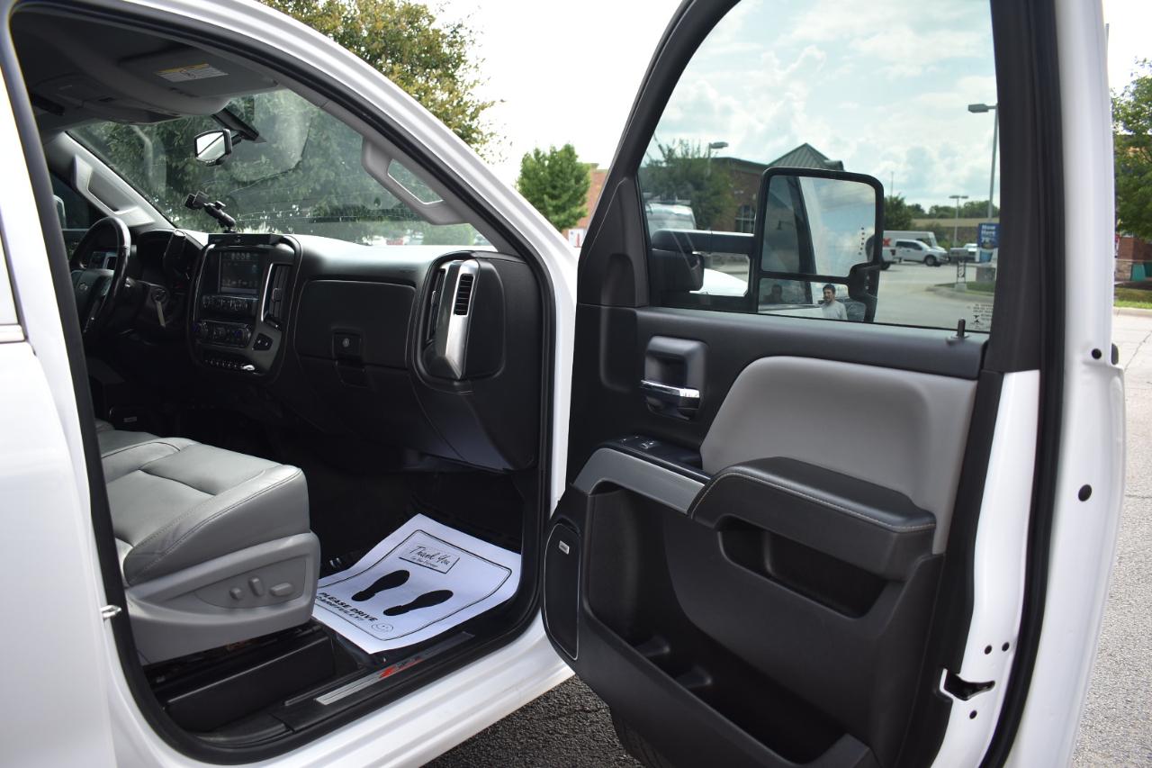 2019 Chevrolet Silverado 2500HD LTZ - Photo 11
