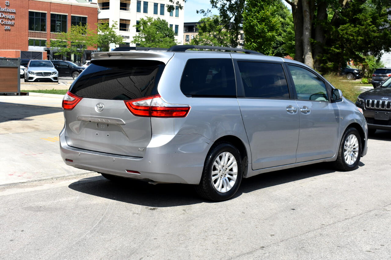 Image of 2017 Toyota Sienna
