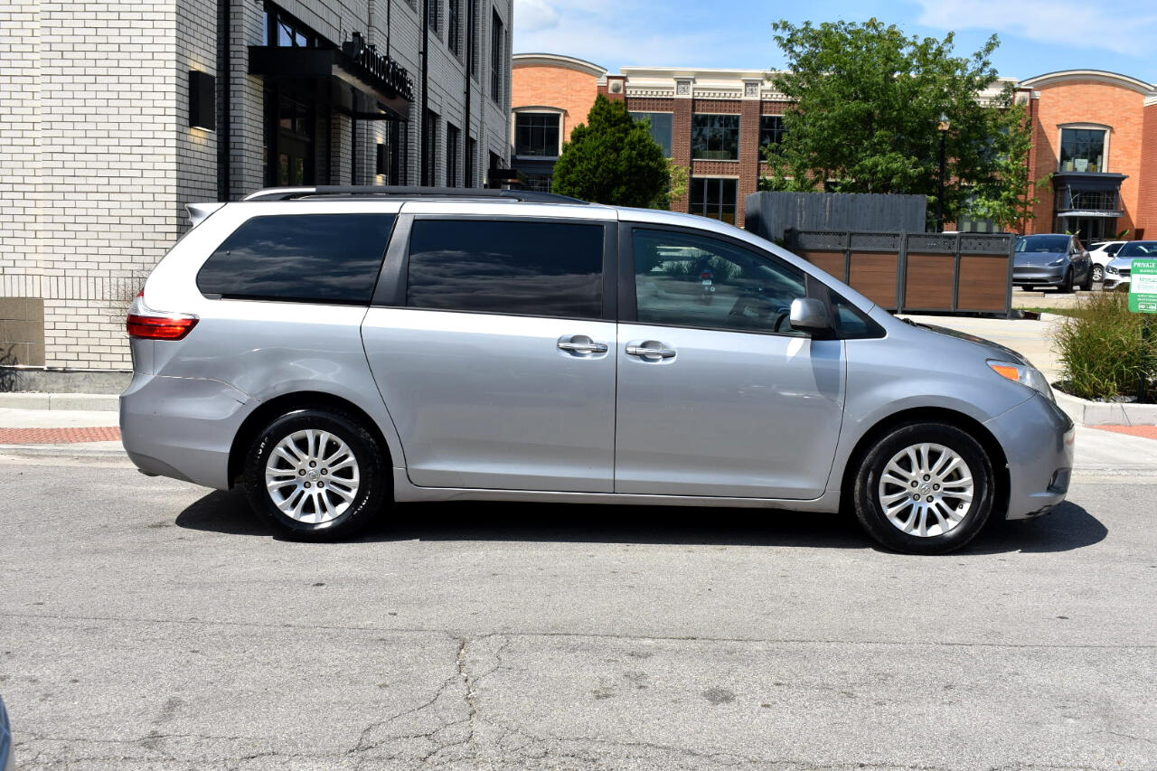 Image of 2017 Toyota Sienna