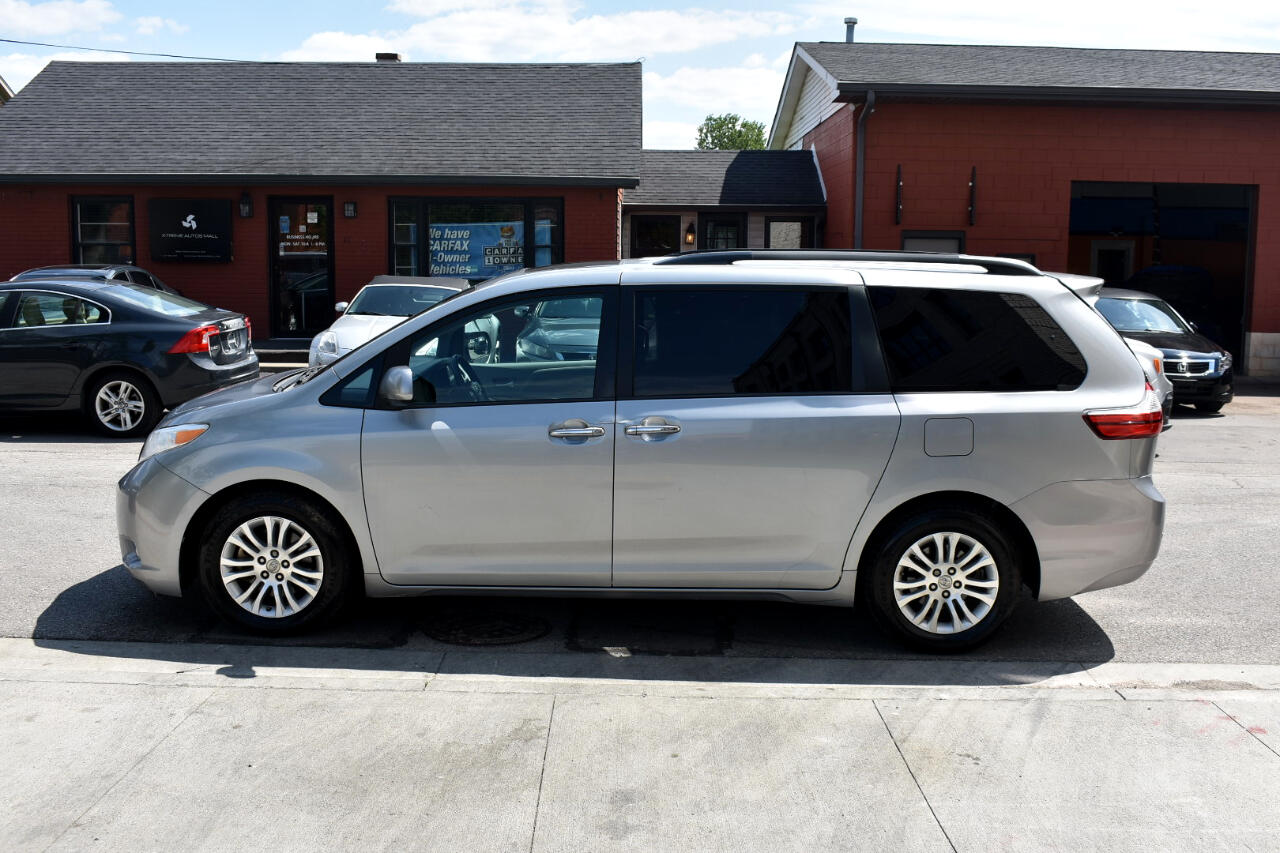 Image of 2017 Toyota Sienna