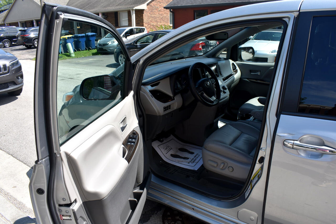Image of 2017 Toyota Sienna