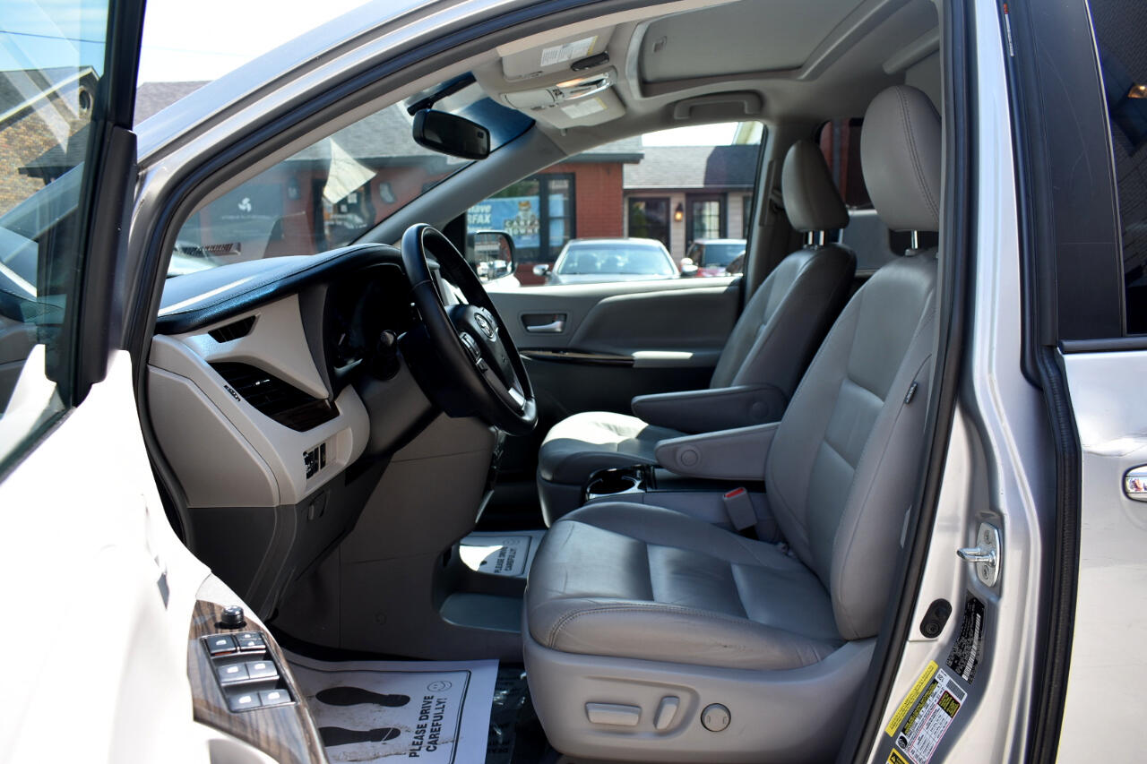 Image of 2017 Toyota Sienna