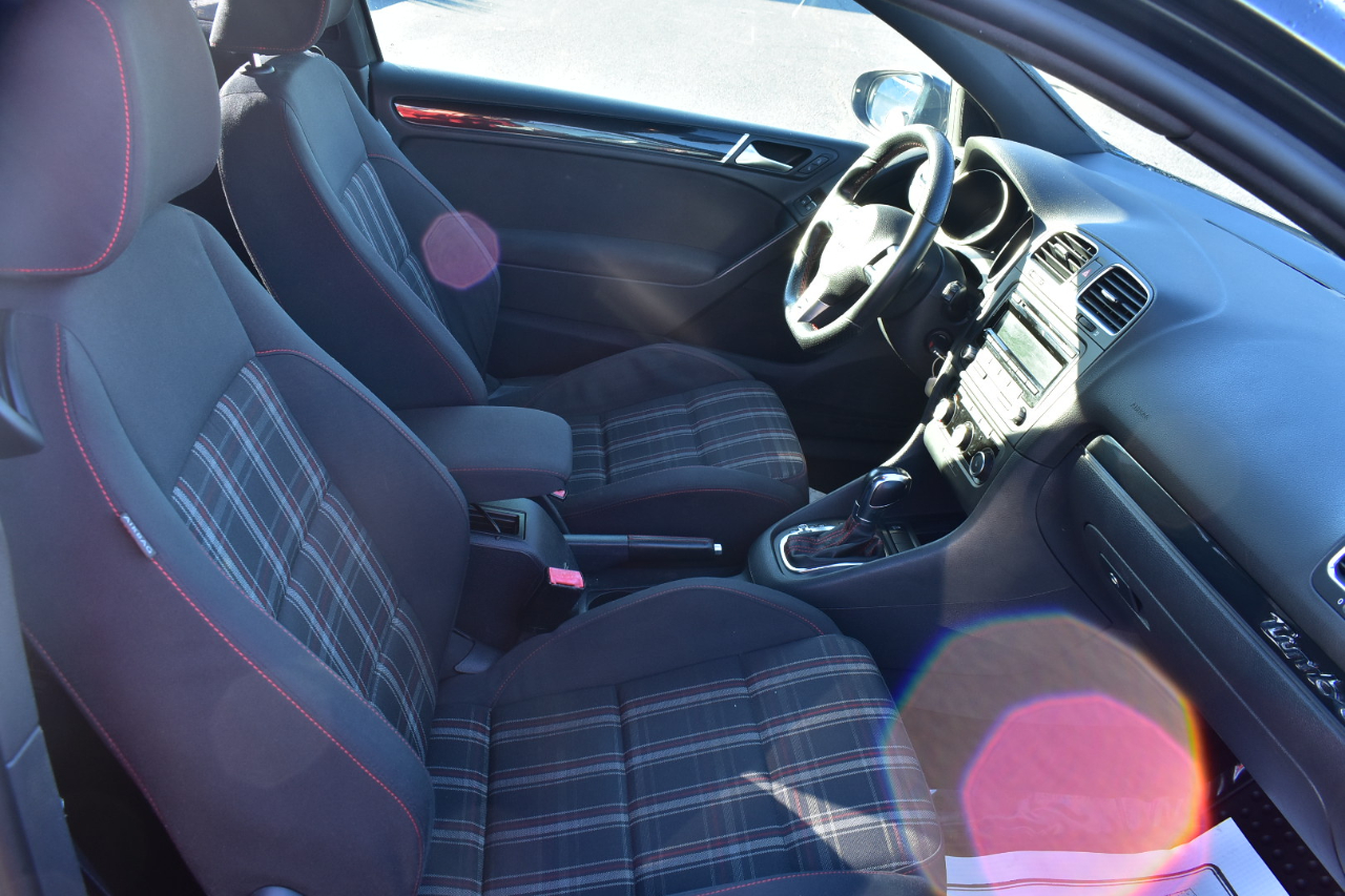 Volkswagen GTI 2-door 2012