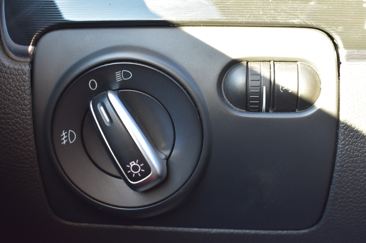 Volkswagen GTI 2-door 2012