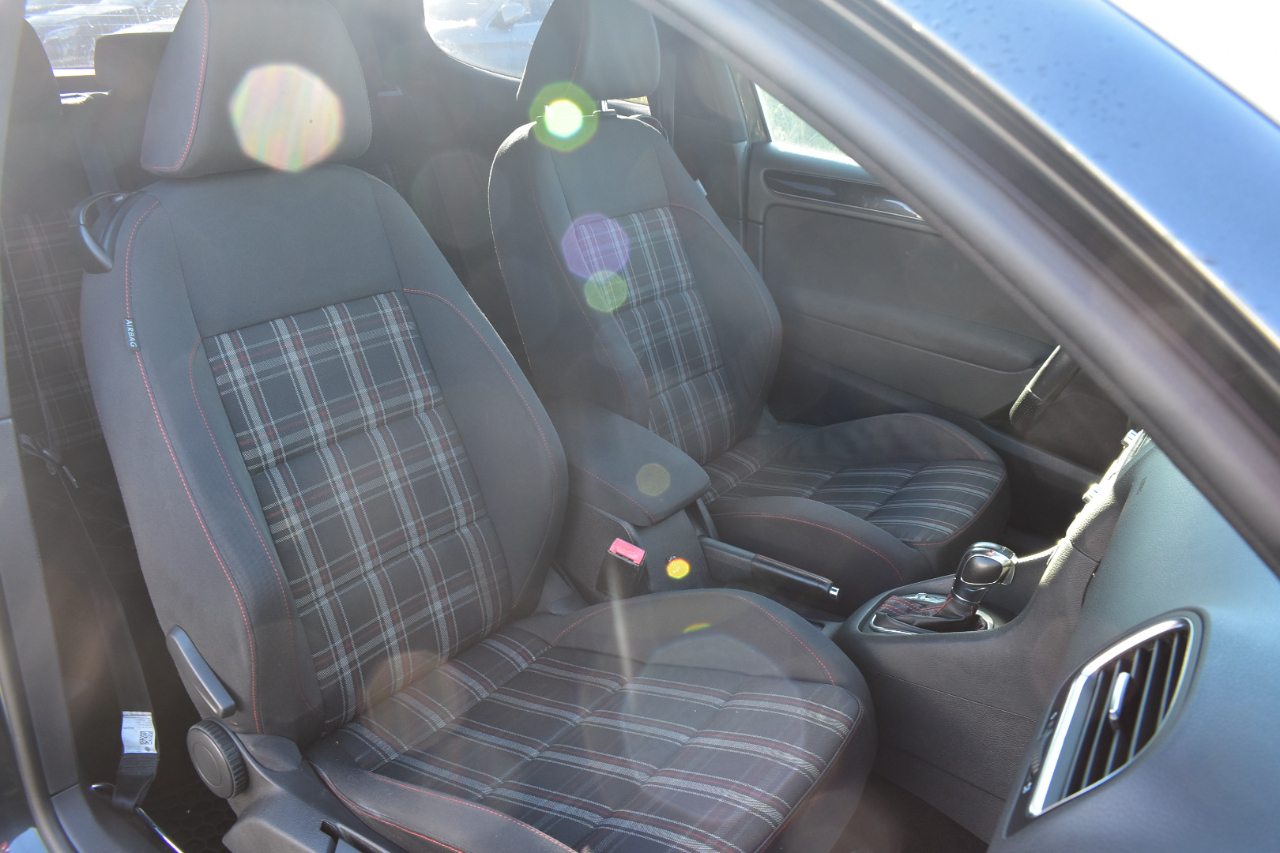 Volkswagen GTI 2-door 2012