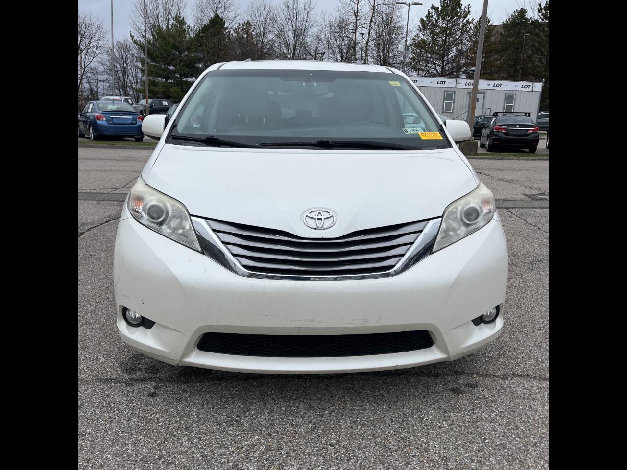 2017 Toyota Sienna XLE 7-Passenger AWD