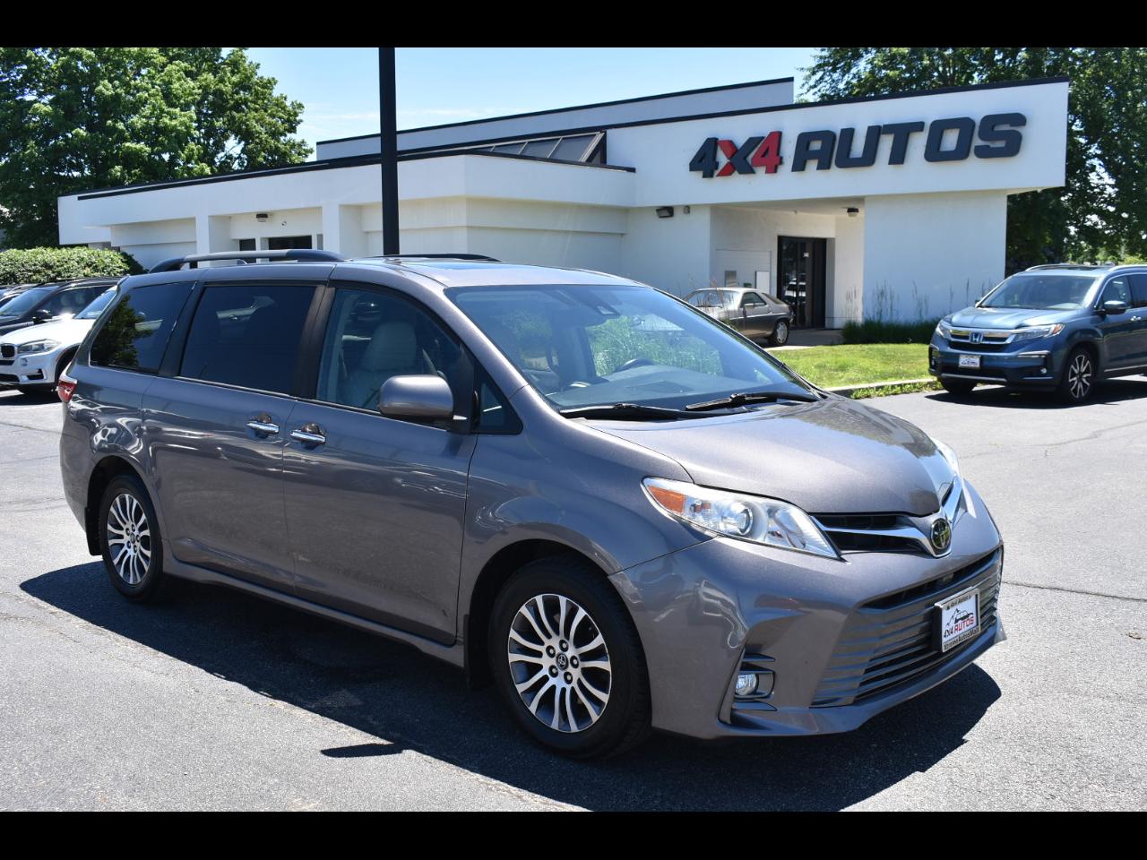2020 Toyota Sienna XLE FWD 8-Passenger (Natl)