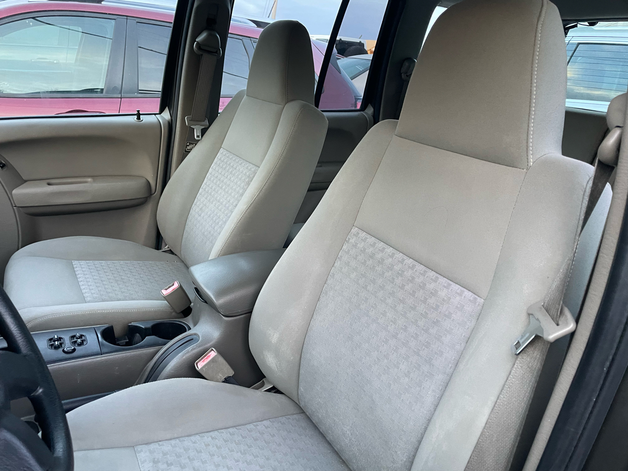 Jeep Liberty Sport 2WD 2006