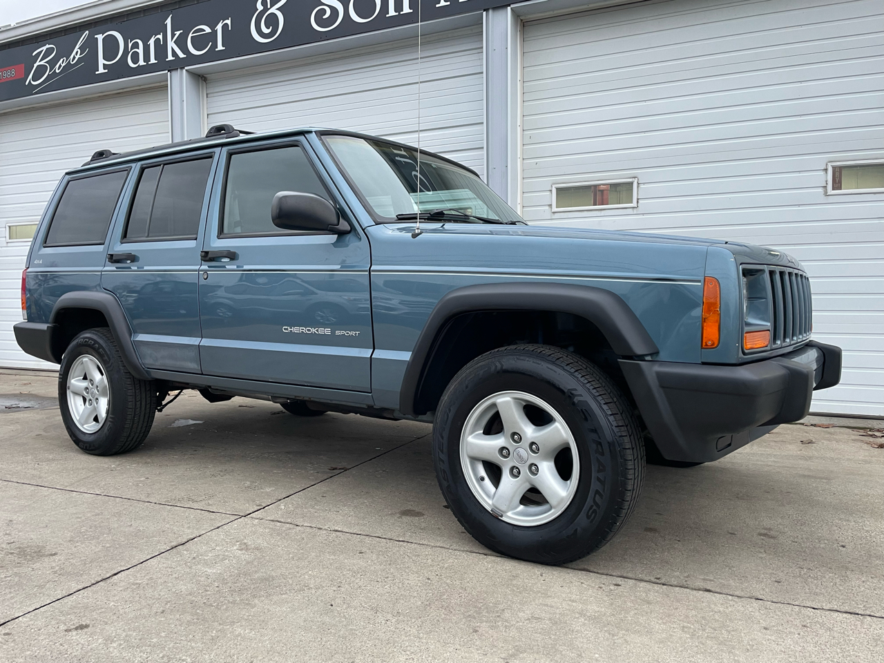 1999 Jeep Cherokee Sport 4-Door 4WD