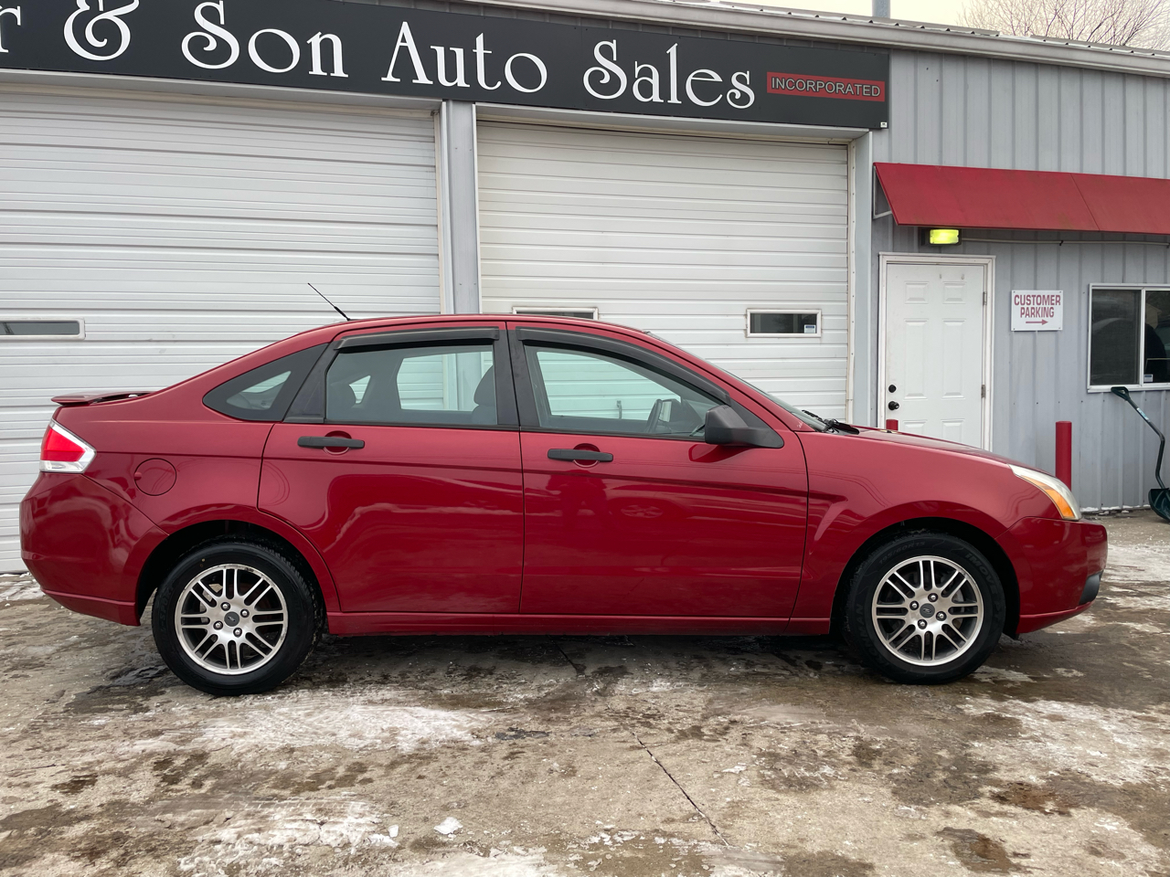 Ford Focus SE Sedan 2011