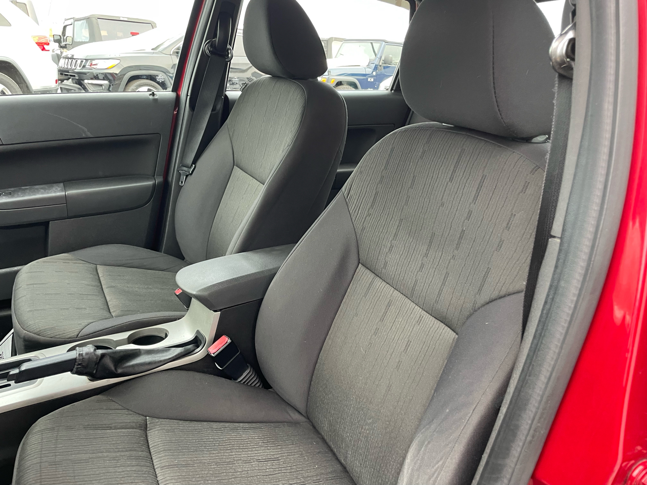 Ford Focus SE Sedan 2011