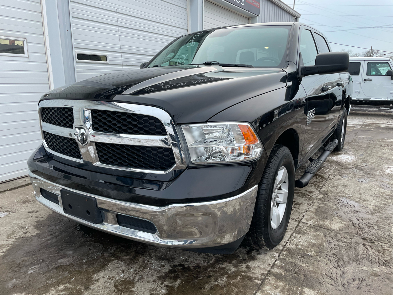 RAM 1500 Classic Tradesman Crew Cab SWB 2WD 2021