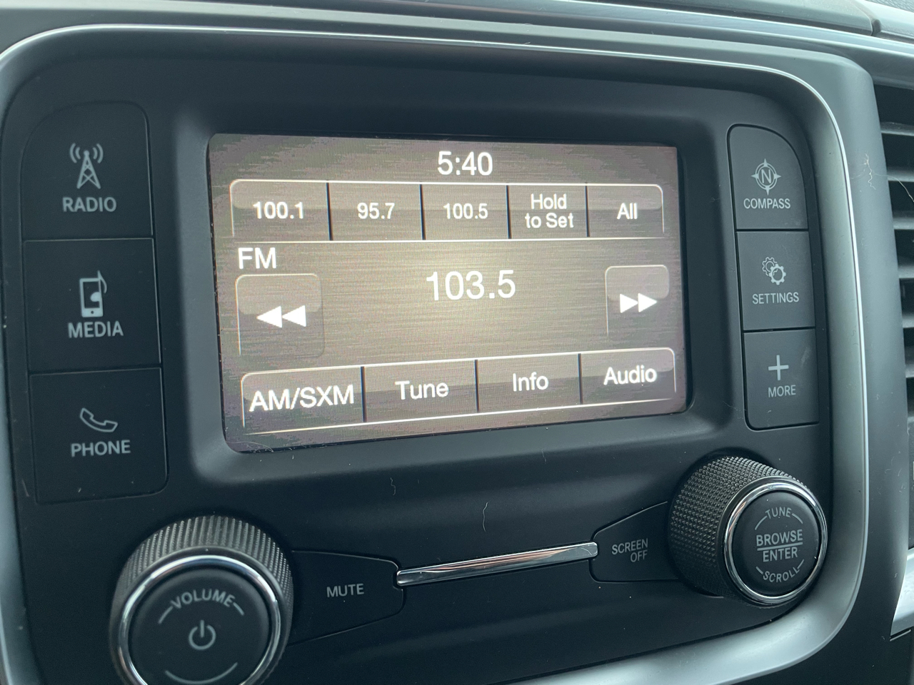 RAM 1500 Classic Tradesman Crew Cab SWB 2WD 2021