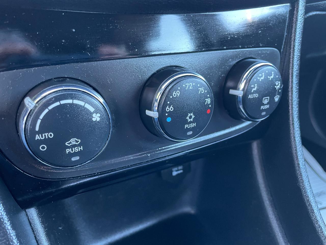 Chrysler 200 Touring 2013