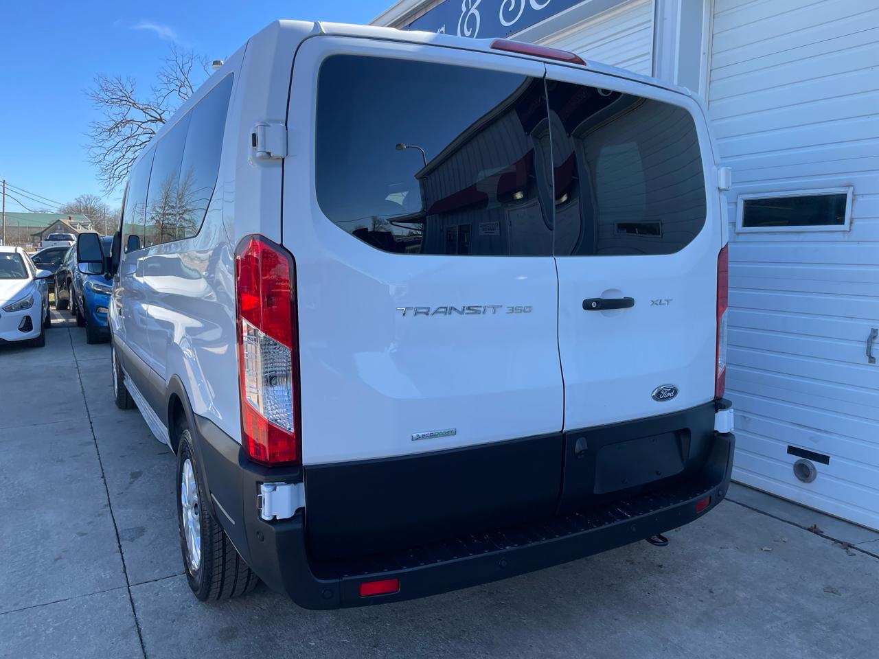 Ford Transit 350 Wagon Low Roof XL w/Sliding Pass. 148-in. WB 2023