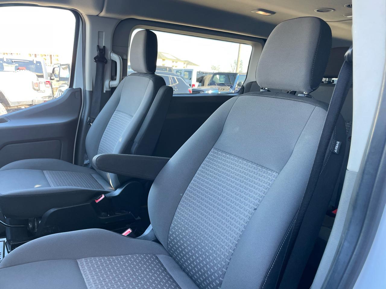 Ford Transit 350 Wagon Low Roof XL w/Sliding Pass. 148-in. WB 2023