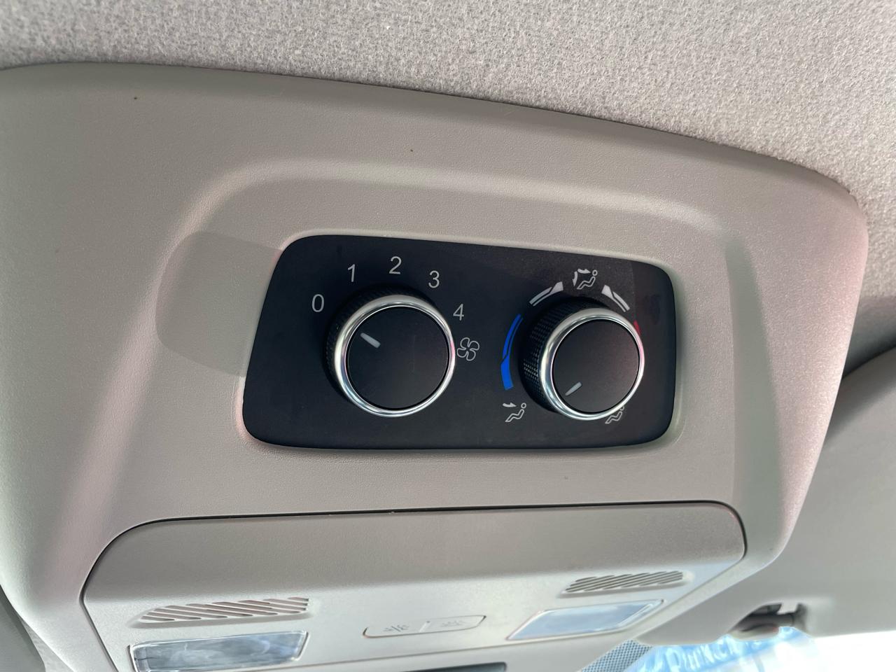 Ford Transit 350 Wagon Low Roof XL w/Sliding Pass. 148-in. WB 2023