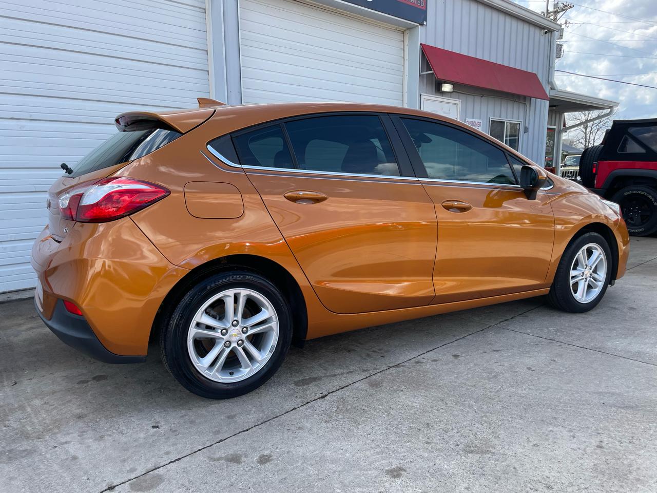 Chevrolet Cruze LT Auto Hatchback 2017