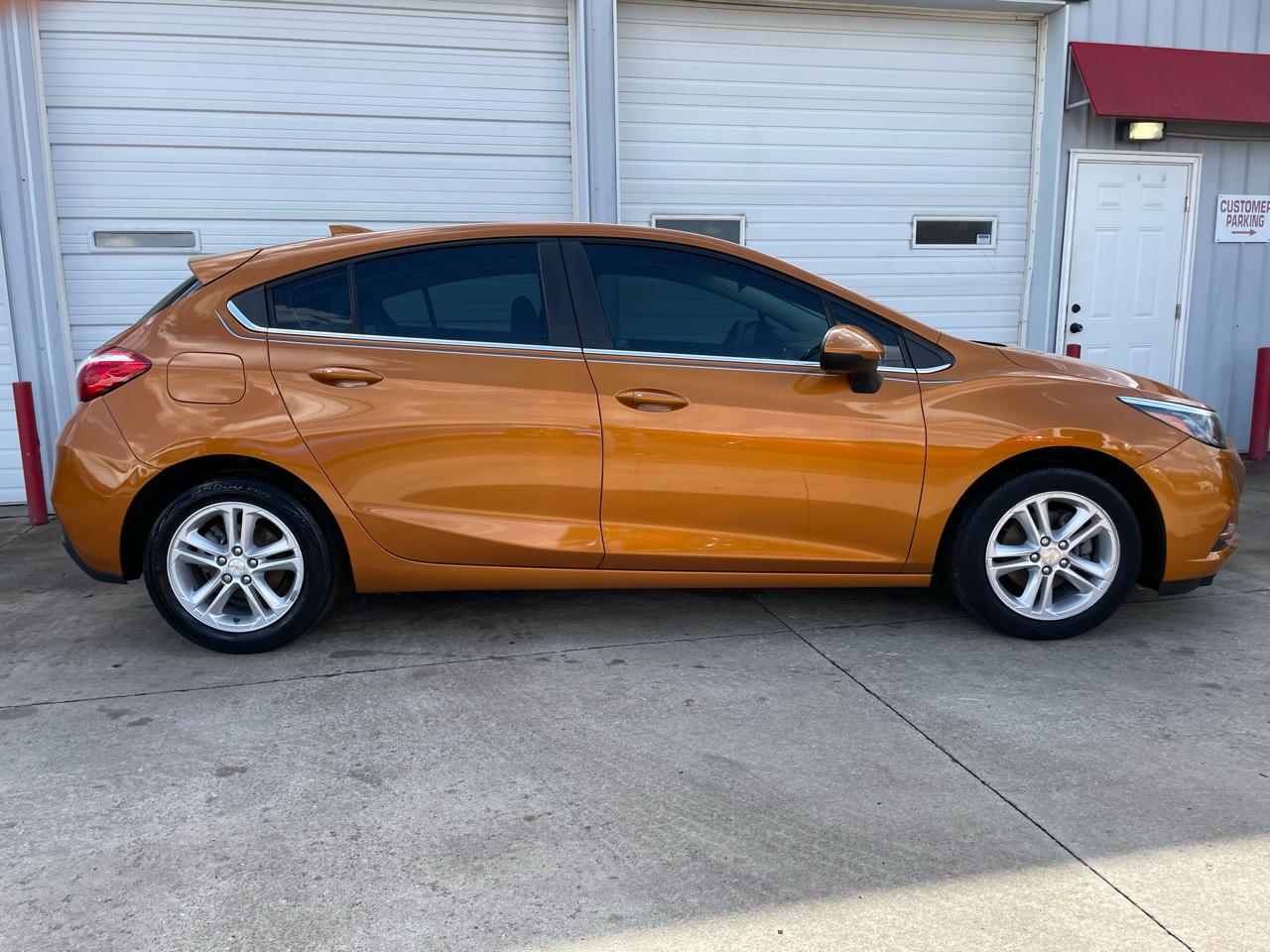 Chevrolet Cruze LT Auto Hatchback 2017