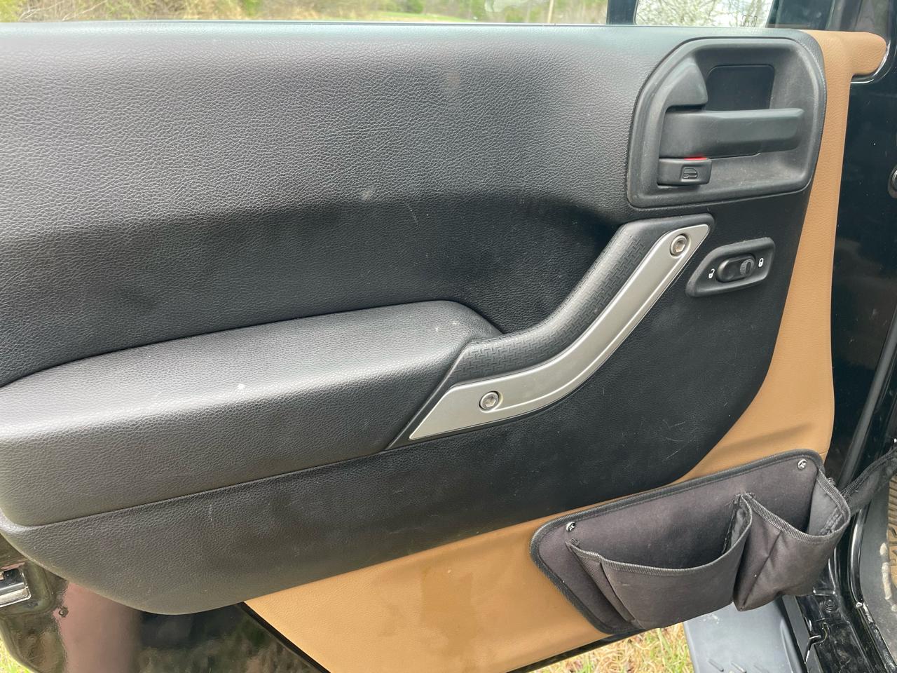 Jeep Wrangler Sahara 4WD 2013