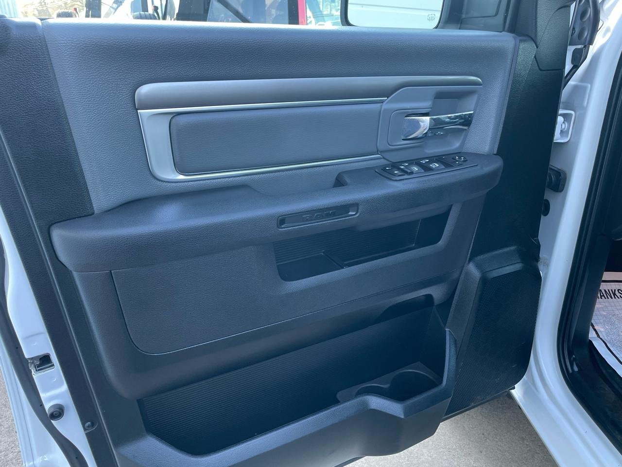 RAM 1500 Classic Tradesman Quad Cab 4WD 2022