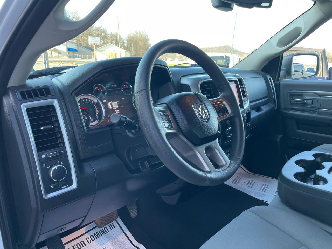 RAM 1500 Classic Tradesman Quad Cab 4WD 2022